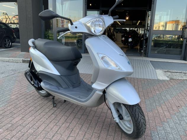 Piaggio Fly 50 scooter 50 4T - Foto 2