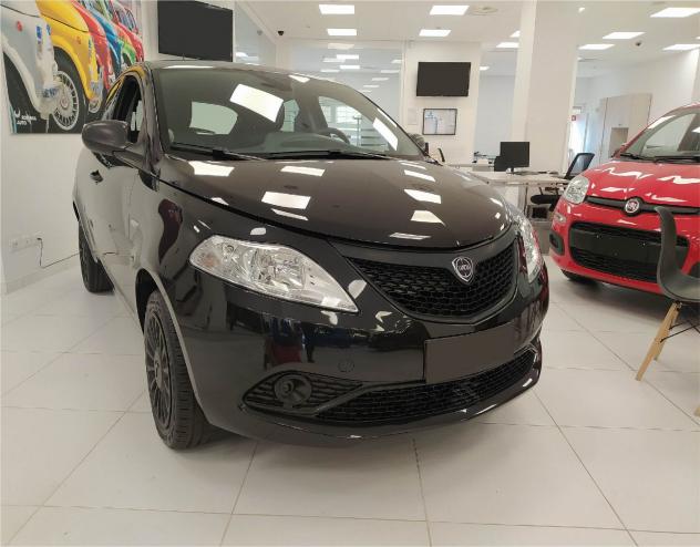Lancia Ypsilon 1.0 FireFly 5 porte S&S Hybrid Silver - Foto 2