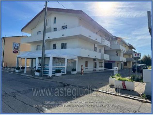 IMMOBILI-IMMOBILE COMMERCIALE-via Vittorio Bachelet, 372 - Foto 6