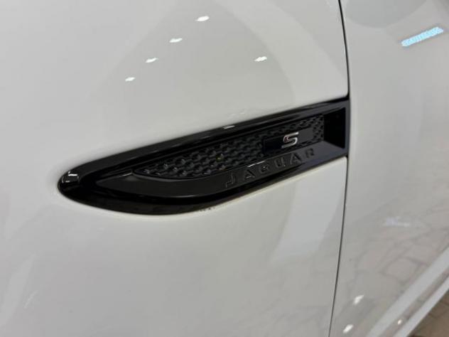 JAGUAR E-Pace 2.0D 150 CV AWD aut. R-Dynamic rif. 23795362 - Foto 5