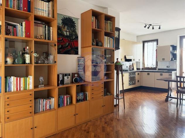 Monza San Carlo – Appartamento con ampio sottotetto, box e ascensore - Foto 4