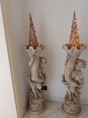 Coppia Vasi Sculture a rilievo Angioletti Puttini Artigianato Italy con Luci