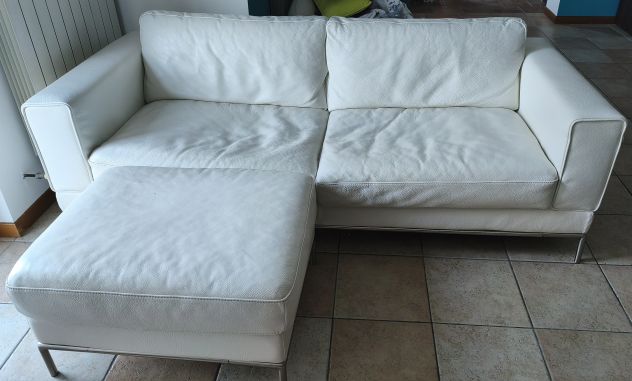 Vendo divano in pelle bovino bianco e pouf - Foto 3