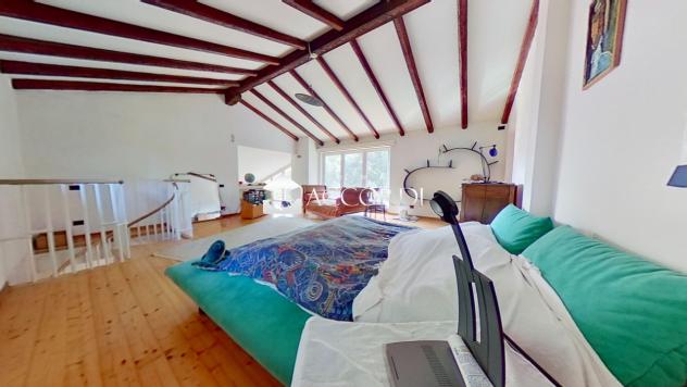 CASA INDIPENDENTE di 9 vani e di 330 mq (MONTEBELLUNA) rif. DG314A