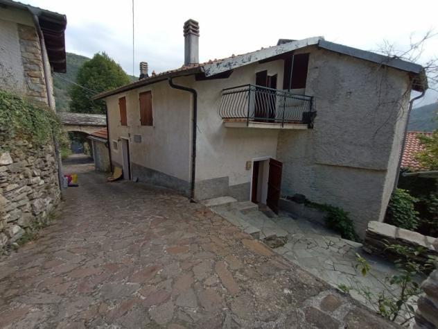 VENDESI A REZZO GRANDE CASA INDIPENDENTE BIFAMILIARE, CON TERRAZZA, CON GIARDINO - Foto 2