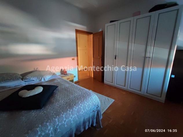 Casa bifamiliare in posizione centrale con ampio scoperto esclusivo, garage e due unità abitative - Foto 14