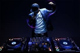 DJ/TECNICO SILENT DISCO EVENTI MUSICALI FESTE IN SPIAGGIA ECC.