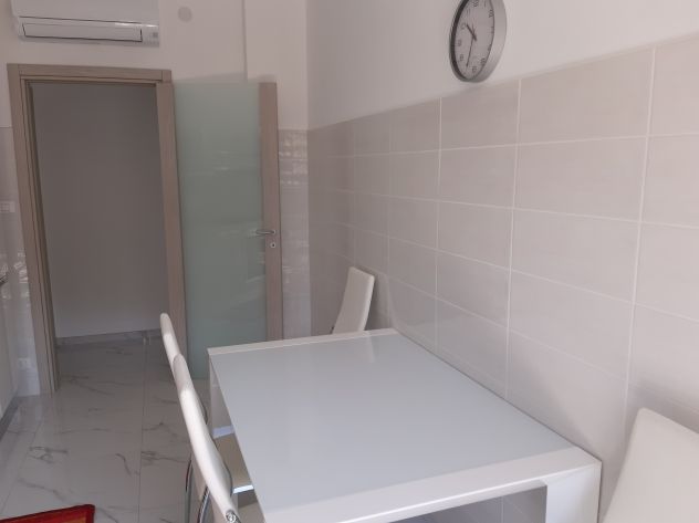 Ampia camera per ragazza uso singolo con letto matrimoniale - Foto 9