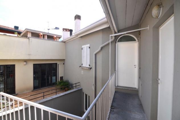 TRILOCALE SU DUE LIVELLI PARZIALMENTE ARREDATO IN CENTRO LECCO – ZONA PEDONALE - Foto 2