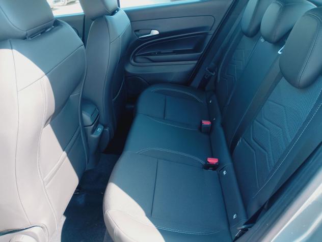 Jeep Avenger e-Hybrid 1.2 MHEV e-Hybrid Turbo Altitude - Foto 4