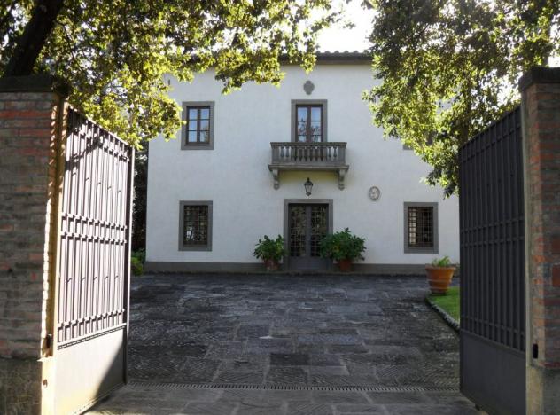 VILLA di 18 vani e di 700 mq (GAMBASSI TERME) rif. G 980