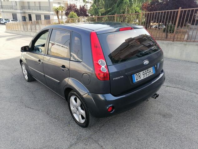 Ford Fiesta 1.4 TDCi 70cv 5p. 2008 - Foto 6