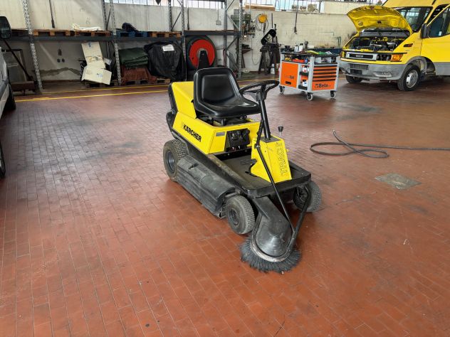 SPAZZATRICE KARCHER KMR TRAC
