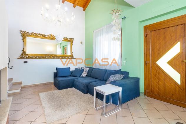 VILLA SINGOLA CON GIARDINO PRIVATO E POSSIBILITÀ PISCINA – CIVIDATE AL PIANO - Foto 9