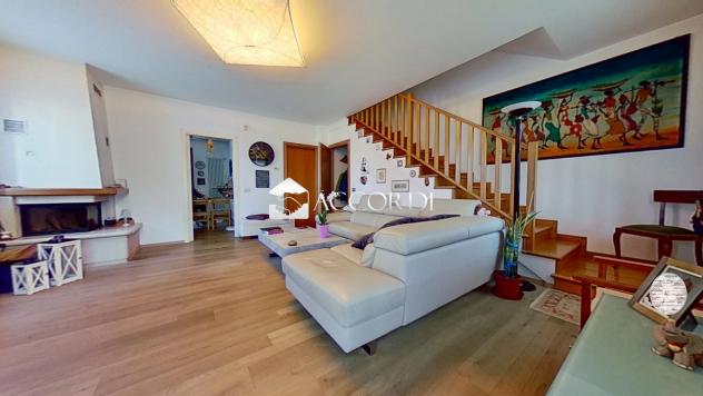 VILLA A SCHIERA di 5 vani e di 190 mq (MONTEBELLUNA) rif. DG368