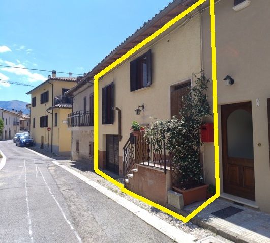 Abitazione con garage nel centro storico di Norcia