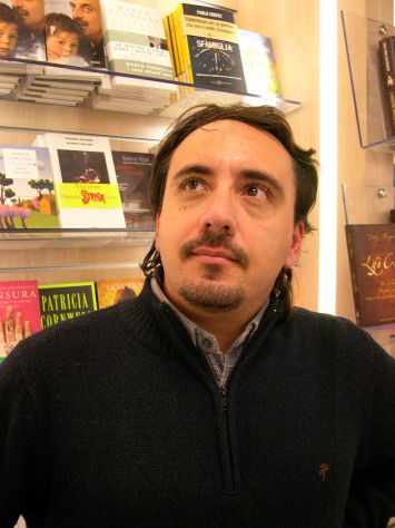Laureato in Lettere con decennale esperienza editoriale cerca...