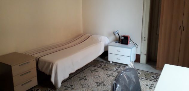 A PALERMO NEL CENTRO STORICO OFFRO DUE STANZE PROSPICIENTI LA VIA ROMA - Foto 2