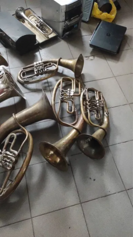 Strumenti musicali vintage e antichi a fiato per arredamento - Foto 2