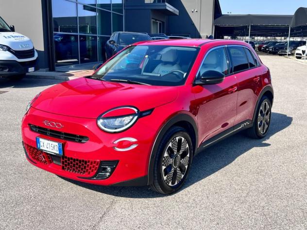 FIAT 600 Hybrid 100 CV DCT MHEV La Prima / Rosso Passione