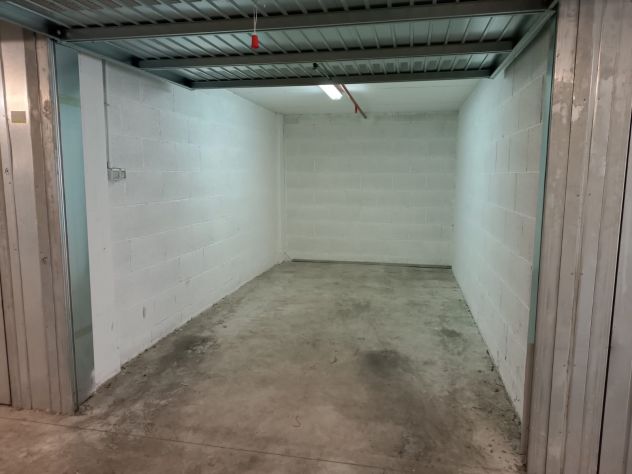 Offro garage in Via di Boccea, 243