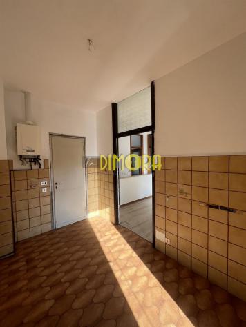 AMPIO QUADRILOCALE CON GIARDINO IN CONTESTO BIFAMILIARE – SENZA SPESE CONDOMINIALI - Foto 9
