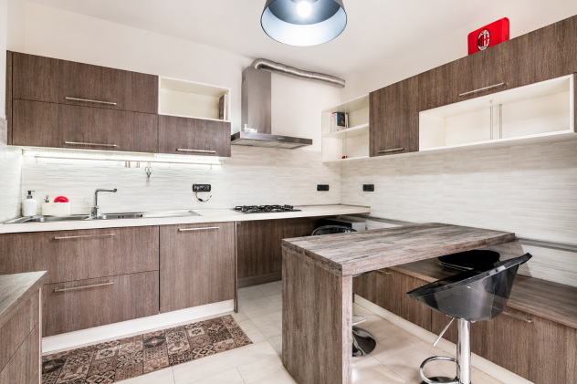 Cucina completa usata con penisola e tavolo traslante - Foto 4