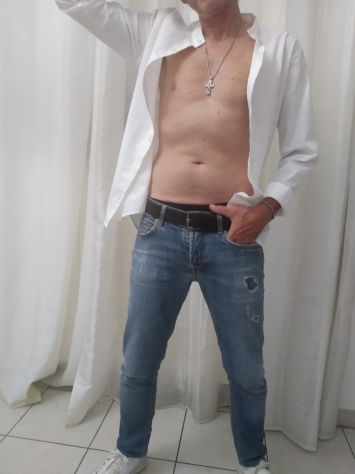 Massaggi benessere,olistici,estetici per lei (coppie ben accette) Tel:3762100352