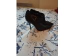Stivaletti nuovi marca Guess numero 39