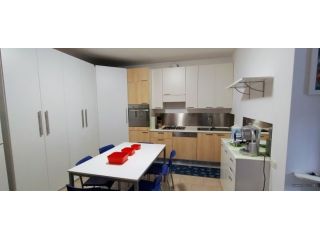 Appartamento e laboratorio in affitto