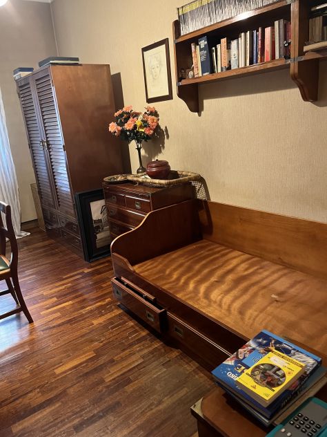 Vendo bellissima camera navale in mogano posso vendere anche un pezzo alla volta