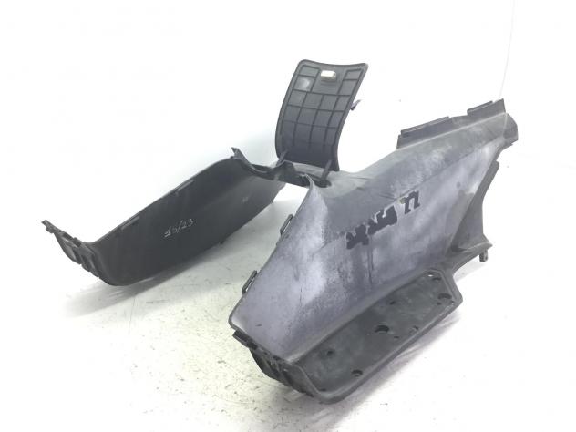 HONDA SILVER WING 600 CARENA PEDANA PAVIMENTO POGGIAPIEDI E SPORTELLO 2001 2005