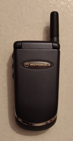 Vendo cellulare Motorola V50 (usato in buone condizioni).