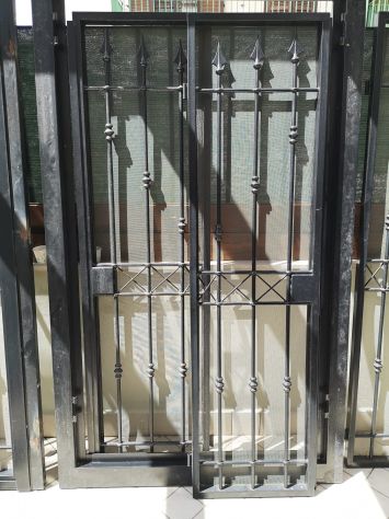 Infissi in legno e alluminio con vetri camera e grate in ferro - Foto 5