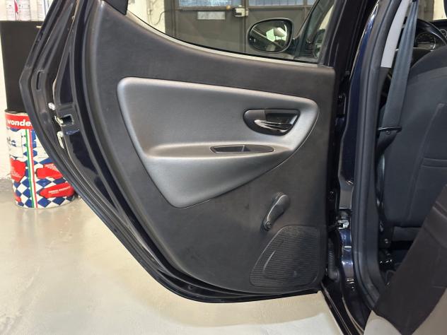 Lancia Ypsilon 1.2 69 CV 5 porte S&S Gold - Foto 8
