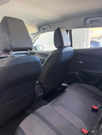 Peugeot 2008 BlueHDi 130 S&S EAT8 Active Pack - Foto 7