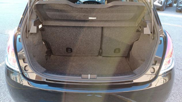 Lancia Ypsilon 1.0 FireFly 5 porte S&S Hybrid Silver - Foto 8