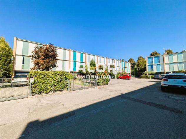 Villetta a schiera con SALA, CUCINA, 3C, 2B, 2 BALCONI, PICCOLA CORTE