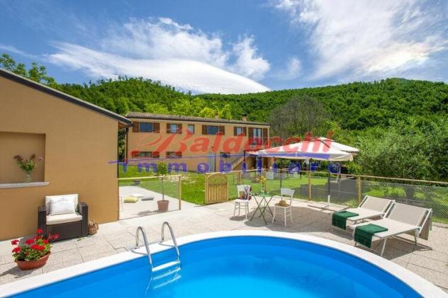 CASA INDIPENDENTE POSIZIONE ALTAMENTE PANORAMICA CON PISCINA