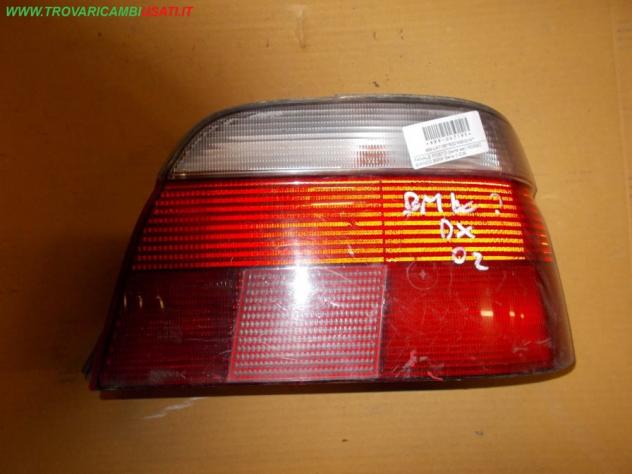 FANALE POST.D.(parte est.) ROSSO BIANCO BMW Serie 5 E39  Parti elettriche  Fanaleria  Fanali  Fanale post. sx. BMW - Serie 5 E39 - 01-09-2000 - 01-06-