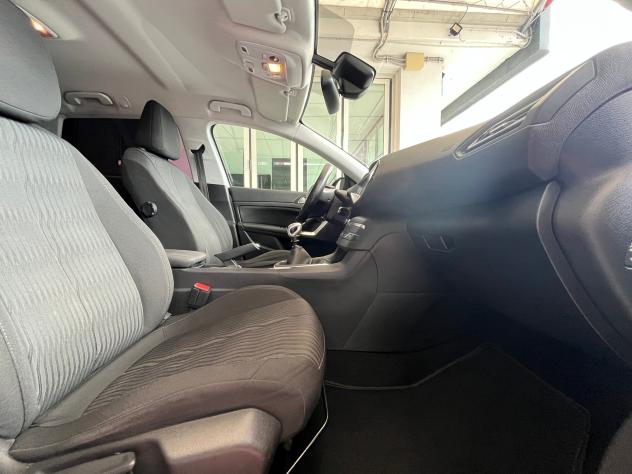 Peugeot 308 1.6 BlueHDI 120cv Business - Foto 8