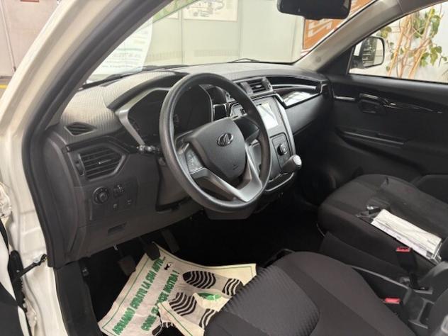 Mahindra KUV100 K8 - Foto 8