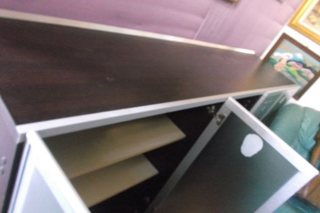 credenza con antine in vetro - Foto 3