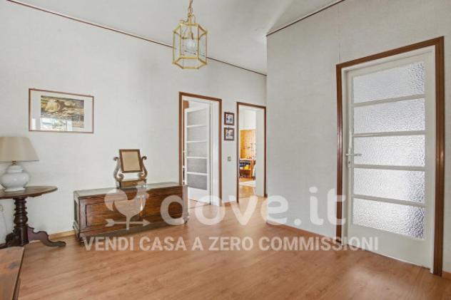 Villa di 222 m² con più di 5 locali e box auto in vendita a Laveno-Mombello - Foto 5