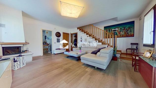 VILLA A SCHIERA di 5 vani e di 190 mq (MONTEBELLUNA) rif. DG368 - Foto 2