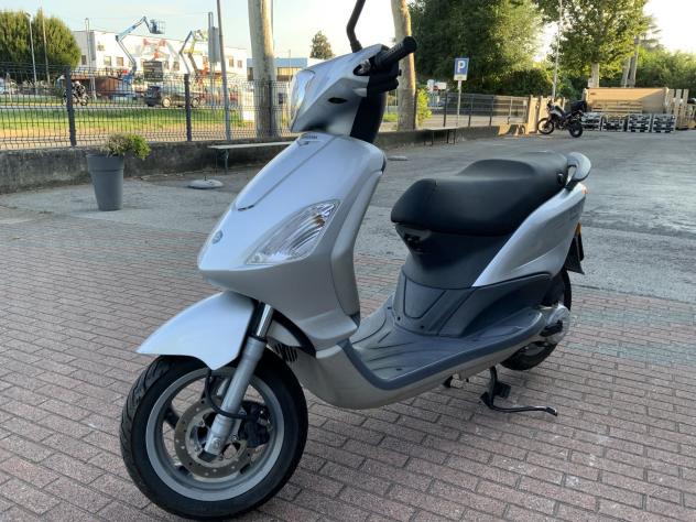 Piaggio Fly 50 scooter 50 4T - Foto 3