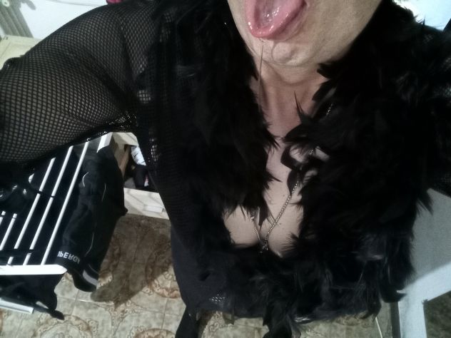 Travesta femminile magra ospitale x ๐น๐น๐น๐น๐น - Foto 2 Tel:3717446886