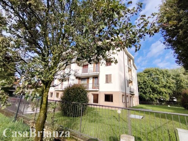 Albiate, trilocale cantina e box