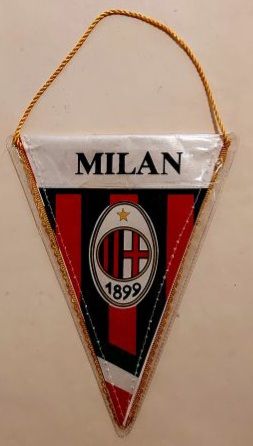 GAGLIARDETTO TRIANGOLARE CON LOGO UFFICIALE MILAN art. MI1210 NUOVO