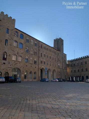 Pentalocale in vendita a Volterra